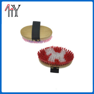 Small Wooden Handle Oval Horse Brush 12.8 cm