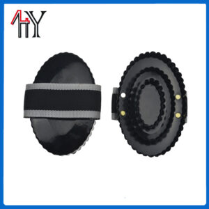 Black Coated Metal Horse Brush with Wooden Handle