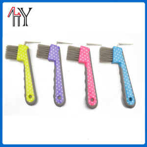Rubber Coated Hoof Pick With Brush 16.5 x 9 cm