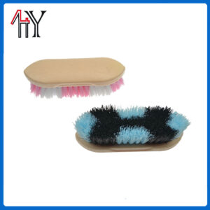 8 Inch Beige Foam Double Pointed Plastic Horse Brush