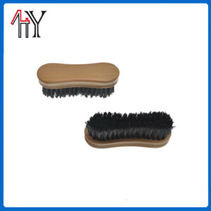 Wooden Handle Figure-Eight Horse Face Brush