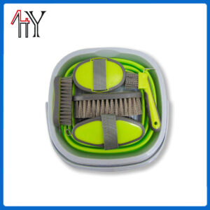 Horse Grooming Kit With Brush And Folding Bucket