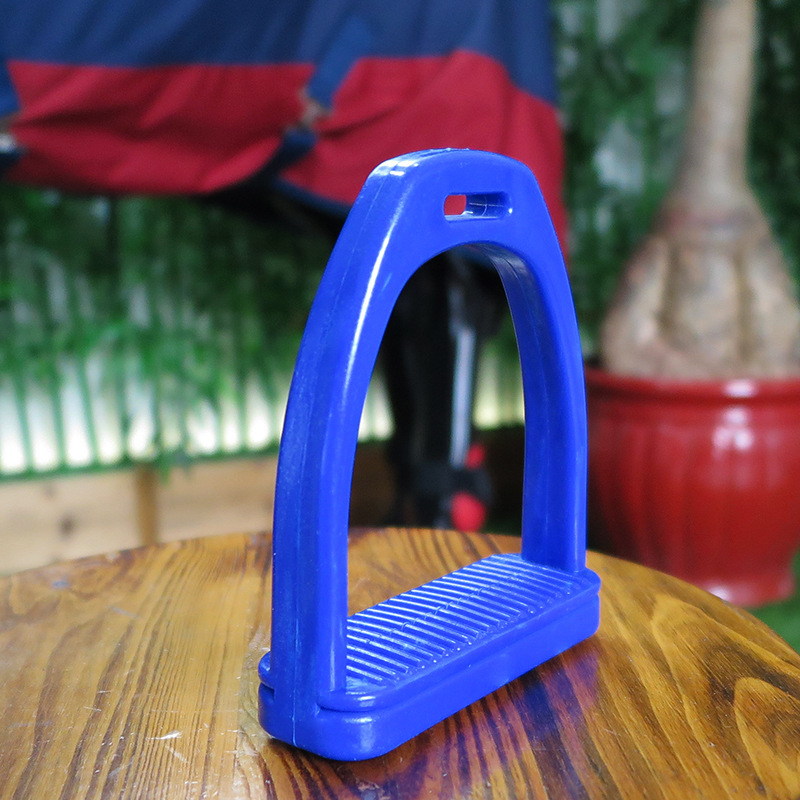 One-Piece Stamped Plastic Stirrup ST4105