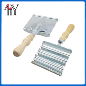 Galvanized Flat Curry Comb With Wooden Handle