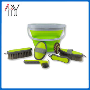 Horse Grooming Kit With Brush And Folding Bucket
